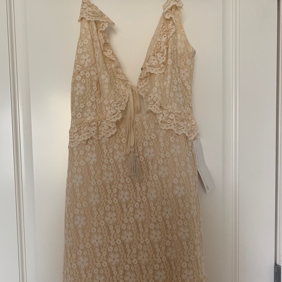 Cream Lace Dress - Picture 3 of 5
